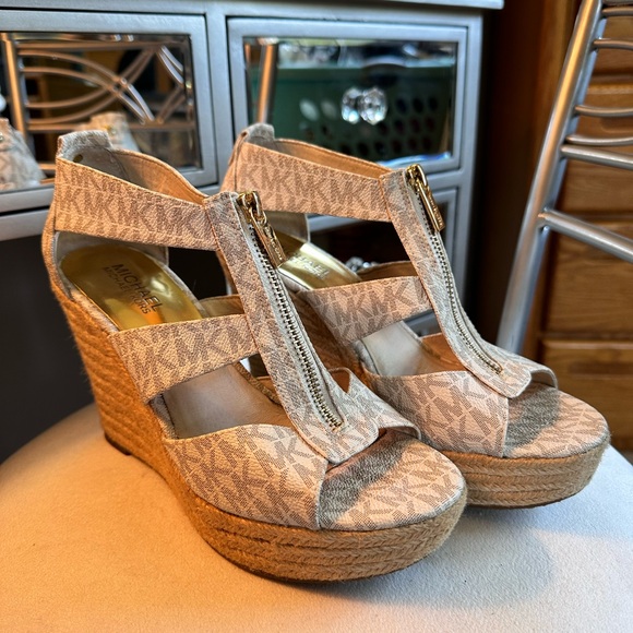 Michael Kors wedges 7.5 - Picture 1 of 7